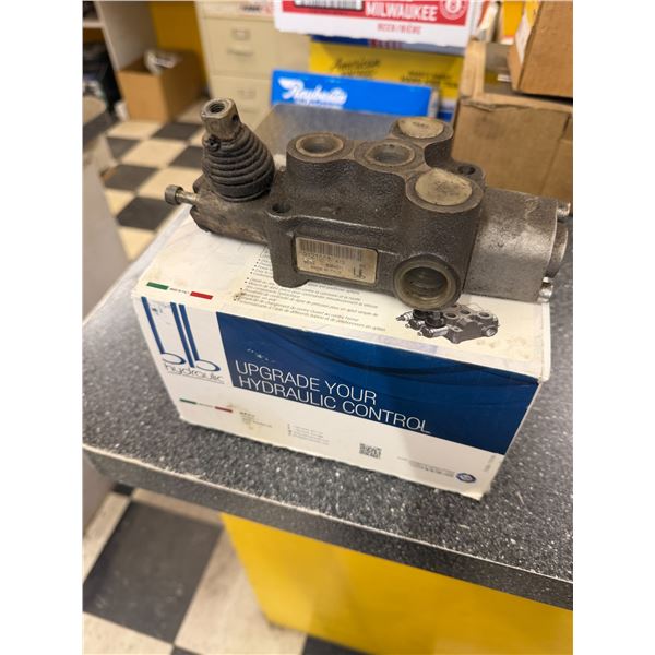 2 hydraulic controls