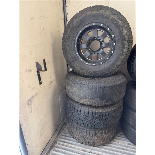 Tires 06 350 LT 285/75R 17