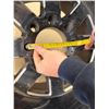 Image 4 : Tires 06 350 LT 285/75R 17