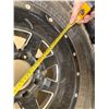 Image 5 : Tires 06 350 LT 285/75R 17