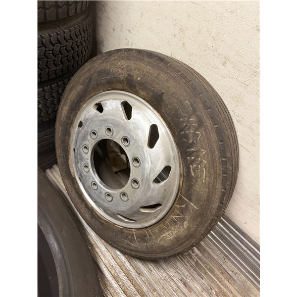 Tire with rim 255/70 R 22.5