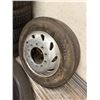 Image 1 : Tire with rim 255/70 R 22.5