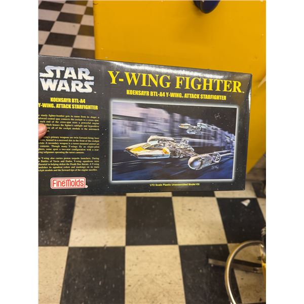 Star Wars Y – wing fighter model 1/72 scale