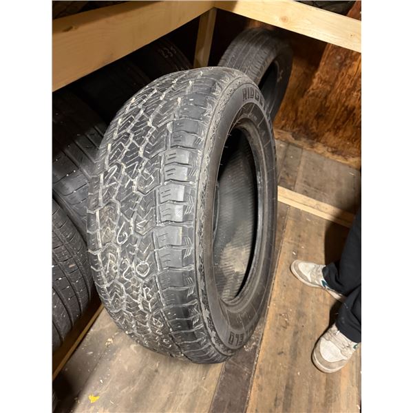 Tire 275/60 R 20