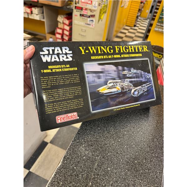 Star Wars Y – wing attack starfighter 1/72 scale model