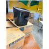 Image 1 : Paper towel dispensers (2)