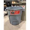 Image 1 : Rubbermaid Roughneck 20-Gallon Trash Can with 75.7 L Capacity