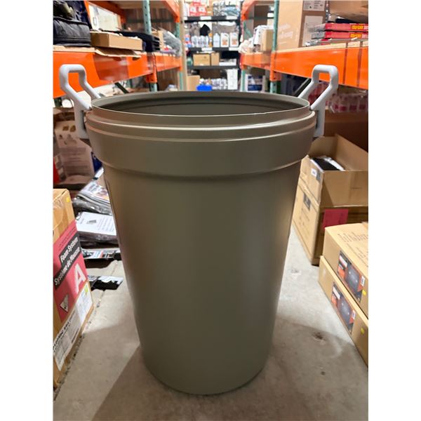 Rubbermaid Animal Stopper 32 Gal Refuse Container, 121 L Capacity