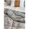 Image 1 : Gray Fleece and Sherpa Throw Blanket Set