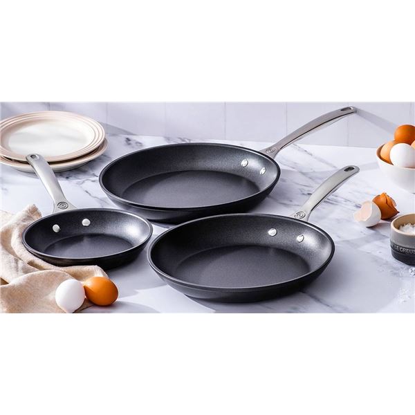 Le Creuset Toughened Nonstick PRO 2-Piece Fry Pan Set, 20 cm & 28 cm