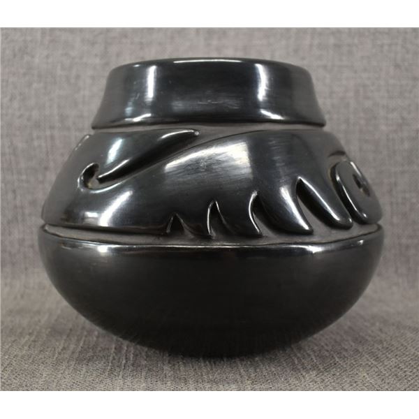 SANTA CLARA POTTERY VASE (MARGRET TAFOYA)