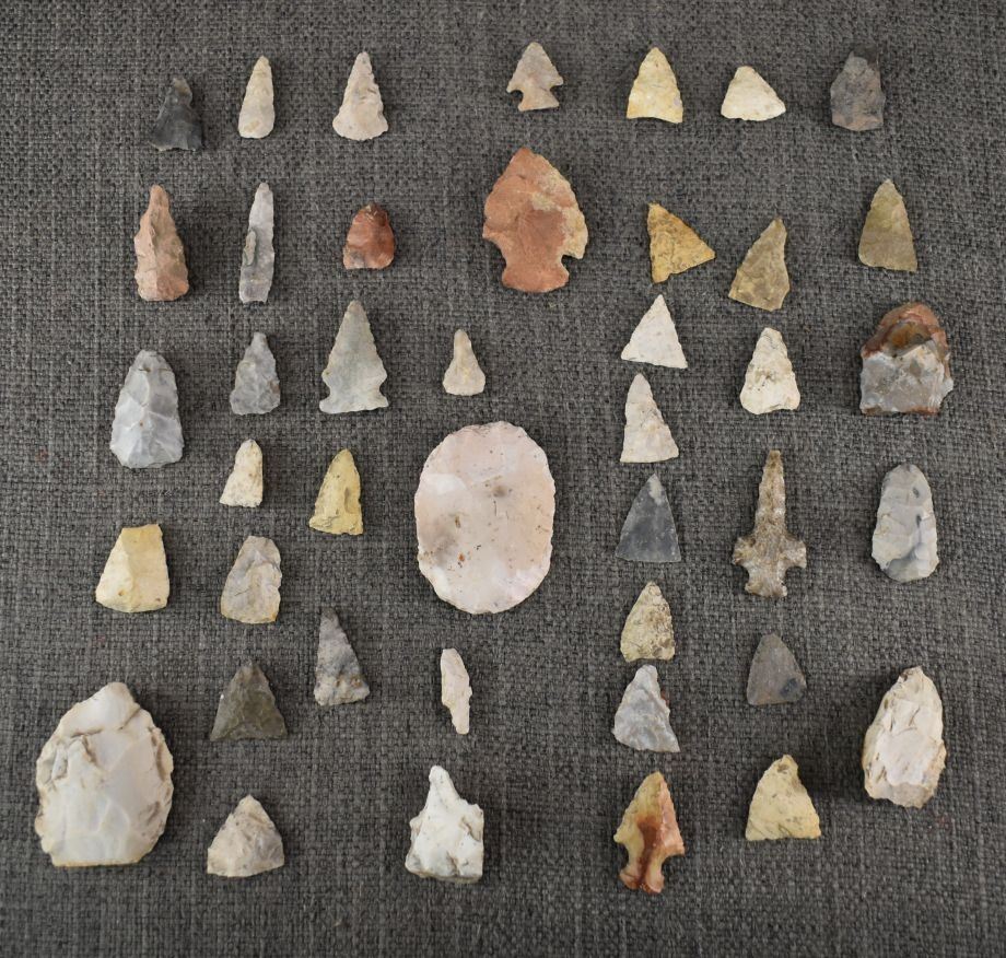 Stone Point Images COLLECTION OF PREHISTORIC STONE POINTS
