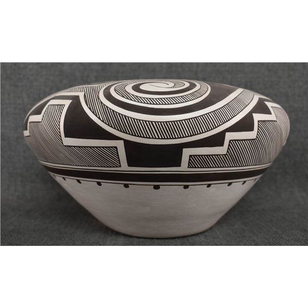 LAGUNA POTTERY OLLA (MYRON SARRACINO)