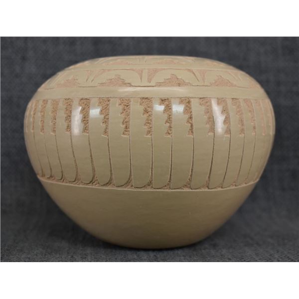 JEMEZ POTTERY JAR (ALVINA YEPA)