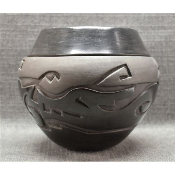 SANTA CLARA POTTERY JAR (SHARON NARANJO GARCIA)