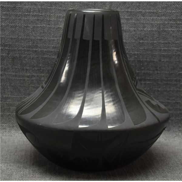 SAN ILDEFONSO POTTERY VASE (CARMELITA DUNLAP)