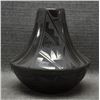 Image 2 : SAN ILDEFONSO POTTERY VASE (CARMELITA DUNLAP)