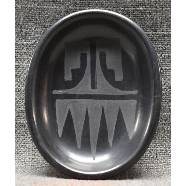 SAN ILDEFONSO POTTERY PLATE (ROSE GONZALES)