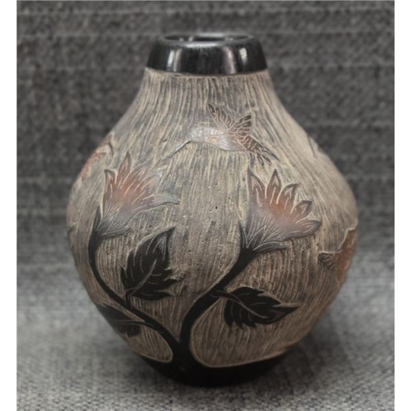 SANTA CLARA POTTERY VASE (MARTIN MOQUINO)