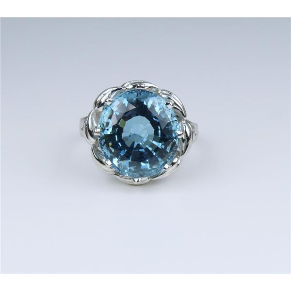 Brilliant 8.35 carat Aquamarine Ring.