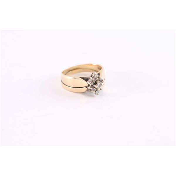 Ladies Gold & Diamond Ring.