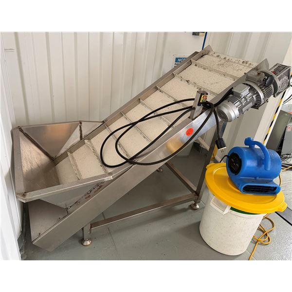 Stainless Lift Conveyor w/ Bottom Hopper 4' x 28" (fan not included)