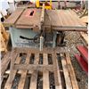 Image 1 : Delta 34-740 Table Saw