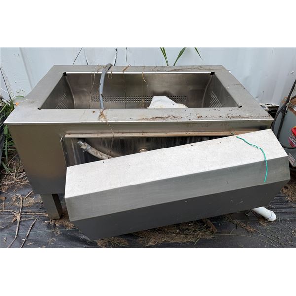 Produce Sanitizer Tank w/ Strainer Dump