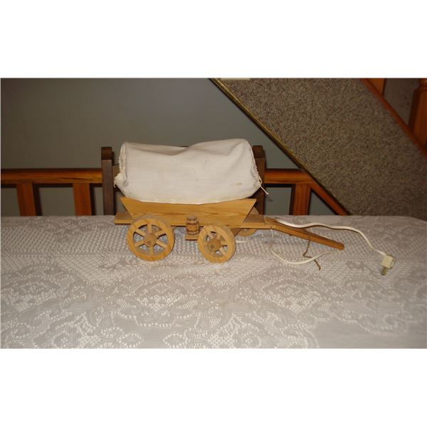 Vintage Covered Wagon Lamp   Works When Plugged In