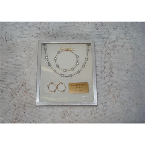 Vintage Coro Necklace  Bracelet and Earring Set In Original Box