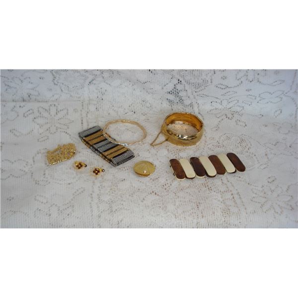Costume Jewelry Lot  Gold Colour Bracelet Signed Coro