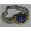 Image 2 : regular numbered watch blue background