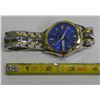 Image 3 : regular numbered watch blue background