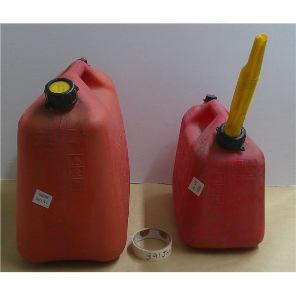 2 gas jerry cans