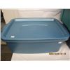 Image 3 : 3 Clean Totes with Lids2 Are Rubber Maid