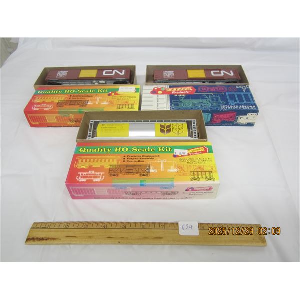 3 Round House HO Scale New Old Stock Train Cars with Boxes