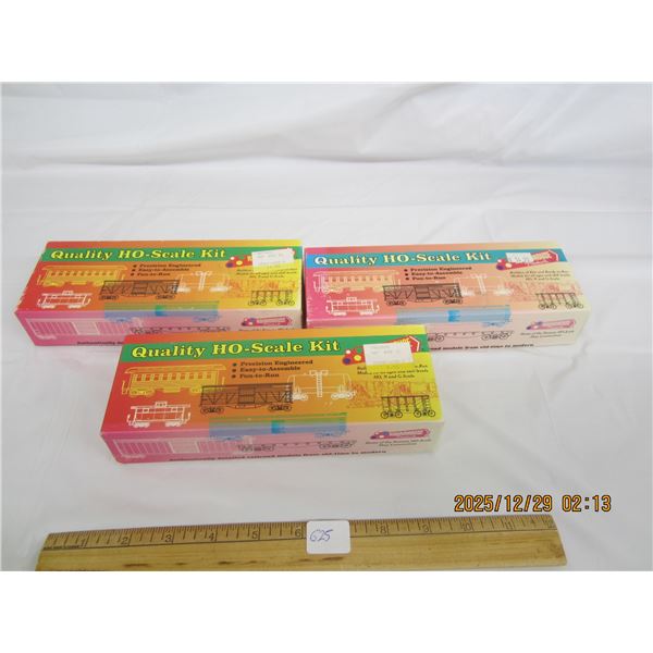 3 Round House HO Scale New Old Stock Train Cars with Boxes