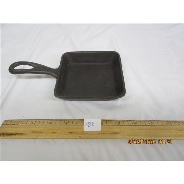 Antique Mini Cast Iron Frying Pan Made by Javelin Quebec Canada