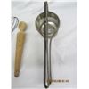 Image 3 : 3 Antique Kitchen Items
