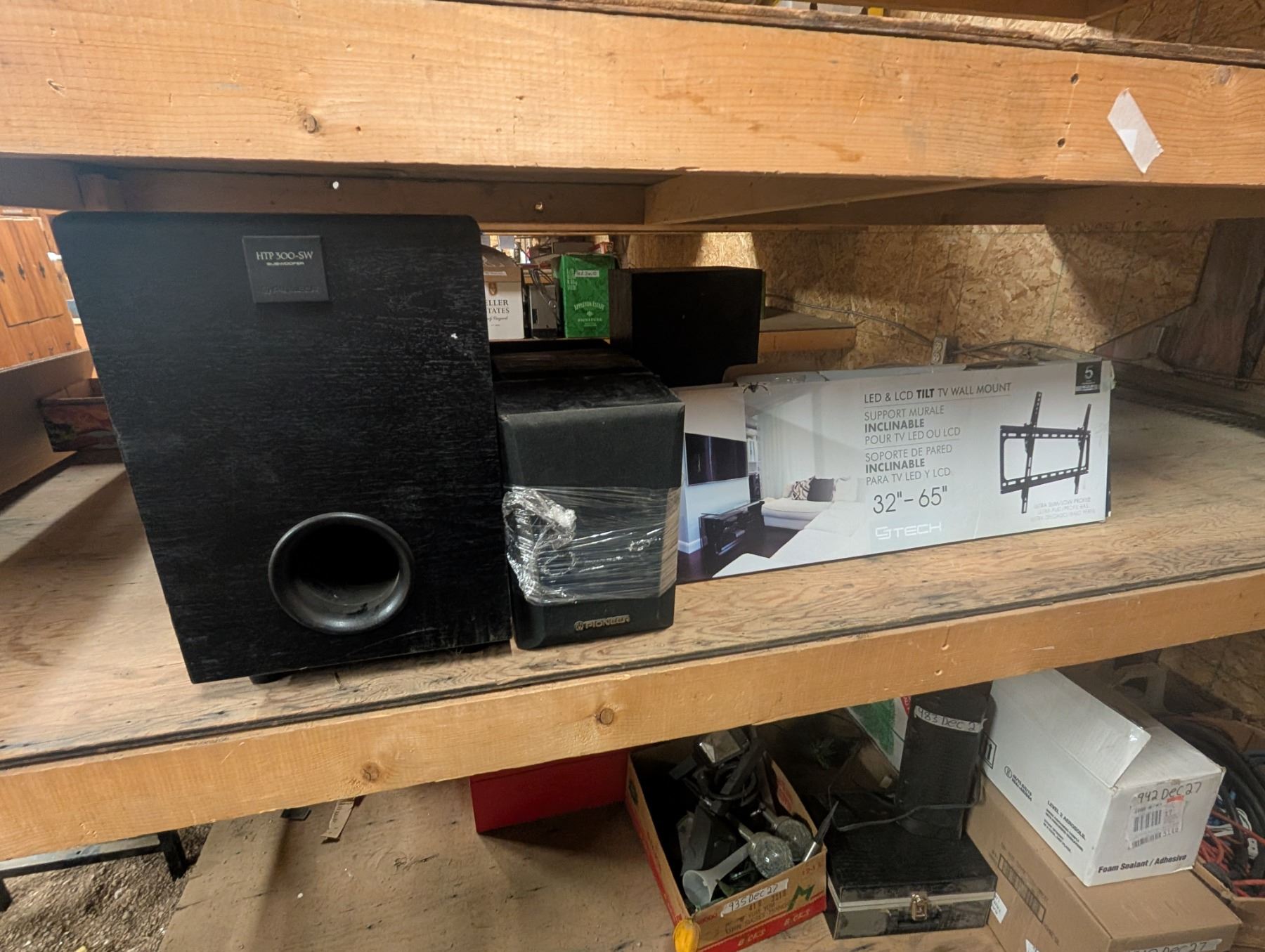 Lot of speakers and wall mount for LED/LCD TV- 32
