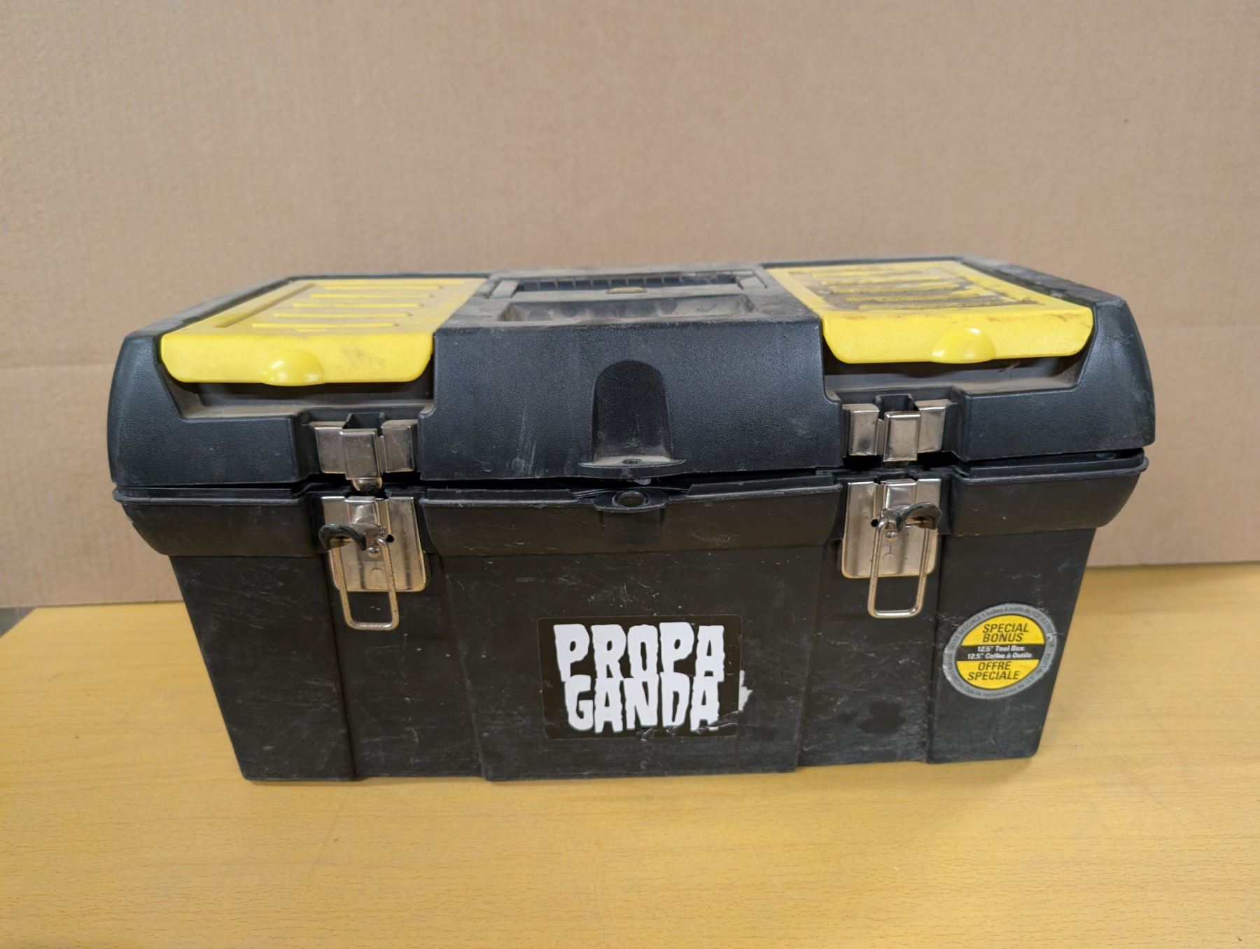 Tool box full of misc tools - Schmalz Auctions