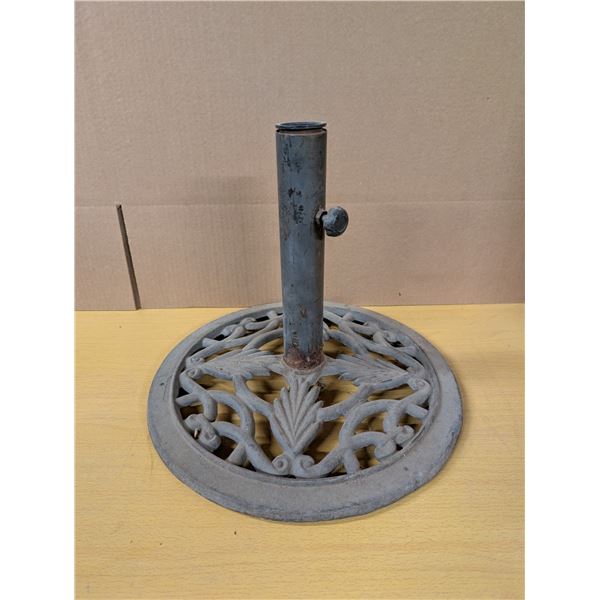 Cast iron umbrella holder