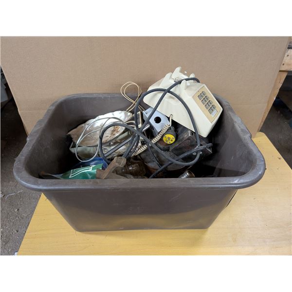 Tub of vintage misc items