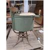 Image 4 : Antique nuway washer
