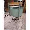 Image 5 : Antique nuway washer