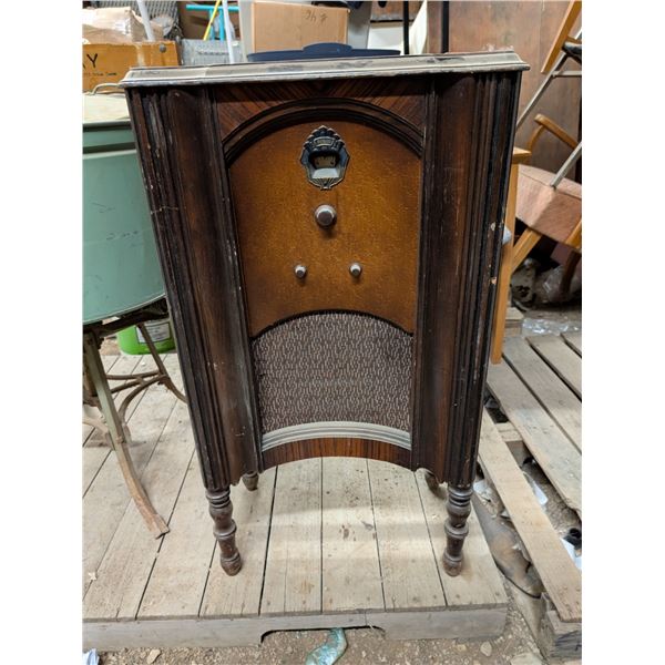 Antique floor model radio- Philco model 20