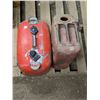 Image 1 : 2 gas cans