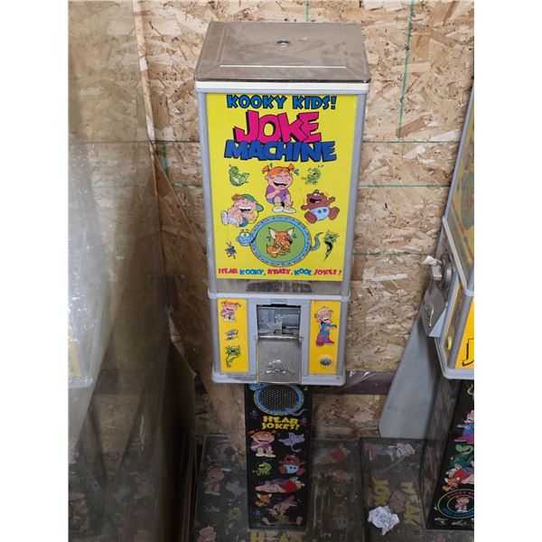 Candy/toy dispensing machine- tells jokes- not working
