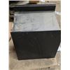 Image 3 : Night stand on wheels