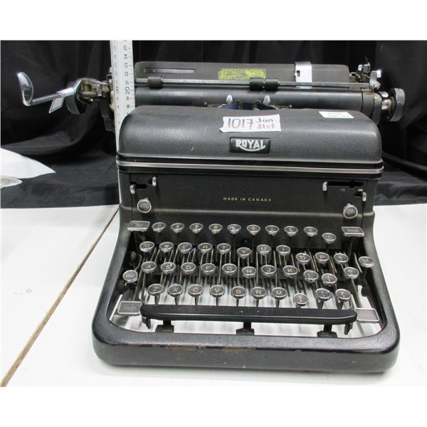Vintage Manual Typewriter ( Royal)